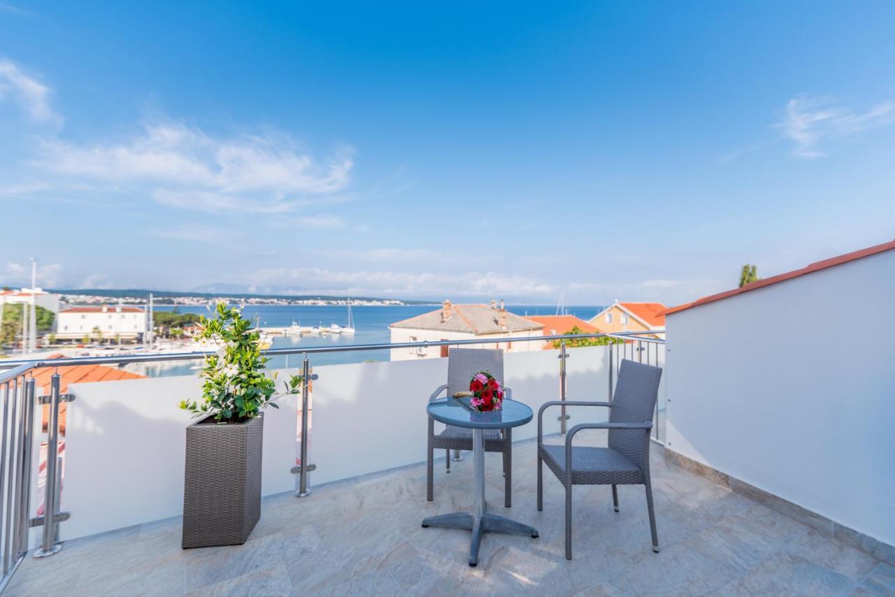 Apartments Vila Dk Малинска Екстериор снимка